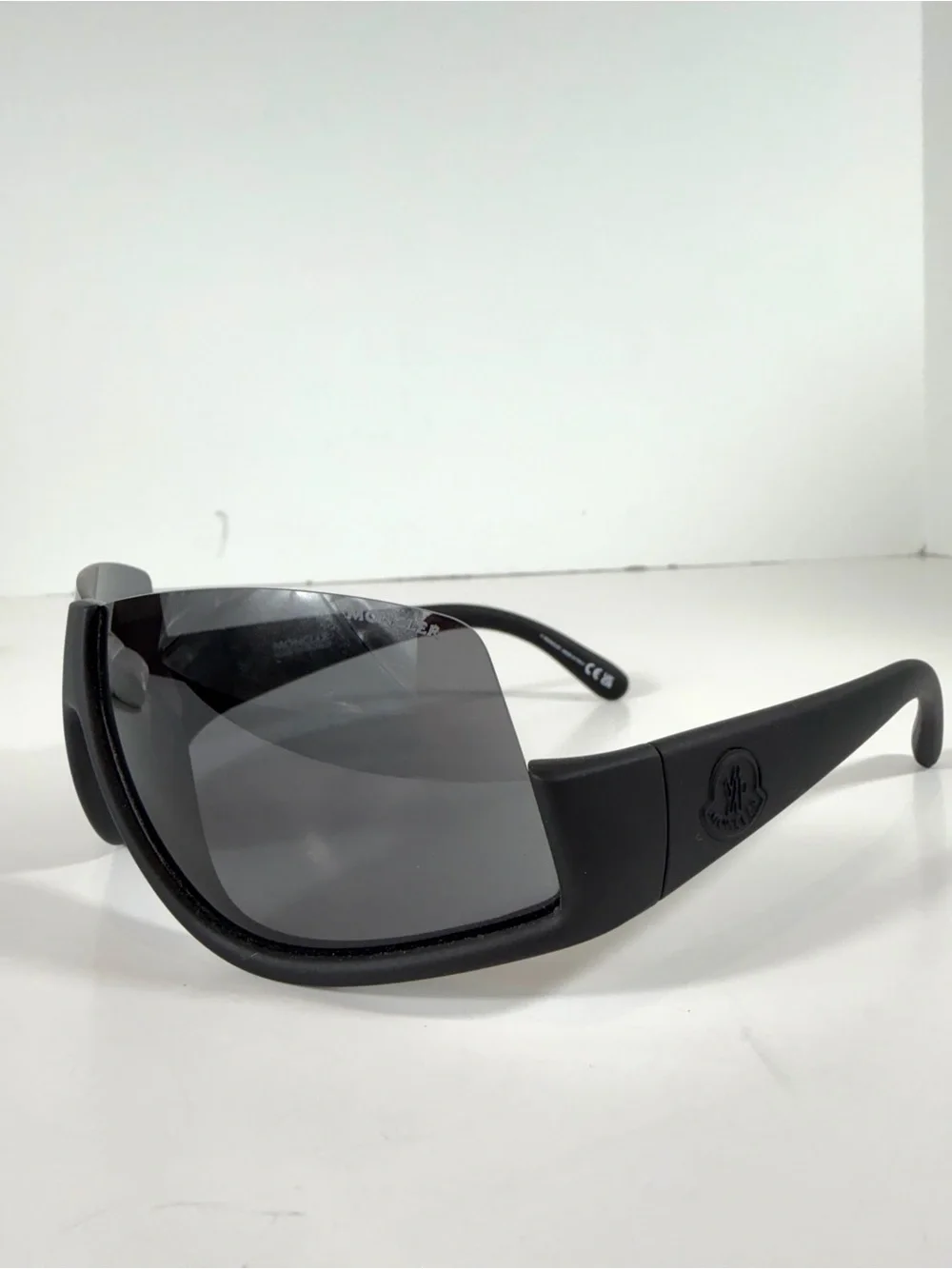 Moncler Vyzer ML0269 Shield Sunglasses Black Wrap Around w/ Puffer Case